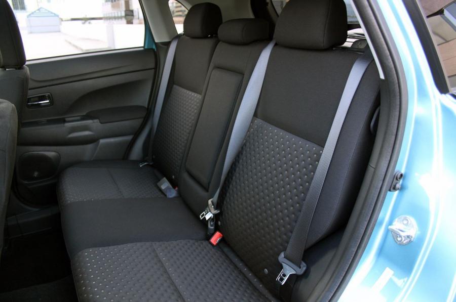  Mitsubishi Outlander Sport SE AWC 2011 года  (фото 10 из 48)